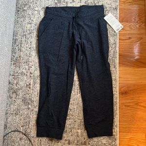Ready to Rulu jogger crop NWT